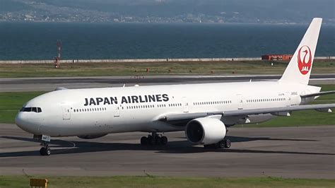 japan airlines boeing 777-300